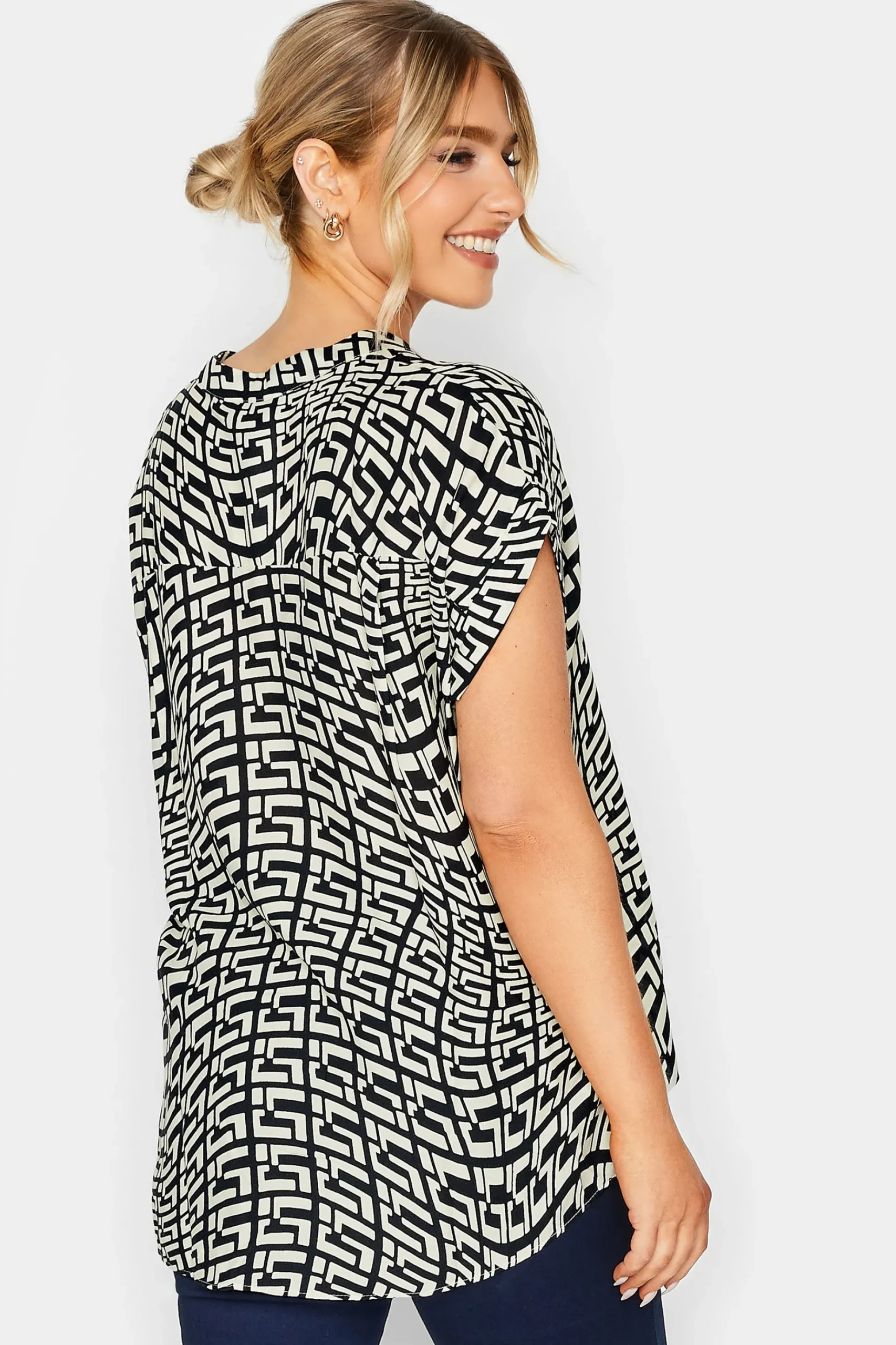 M&Co Womens M&Co White Geometric Print Short Sleeve Shirt